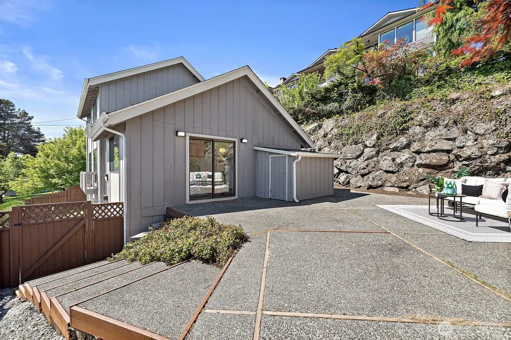 3415 24th Avenue W Seattle WA 98199