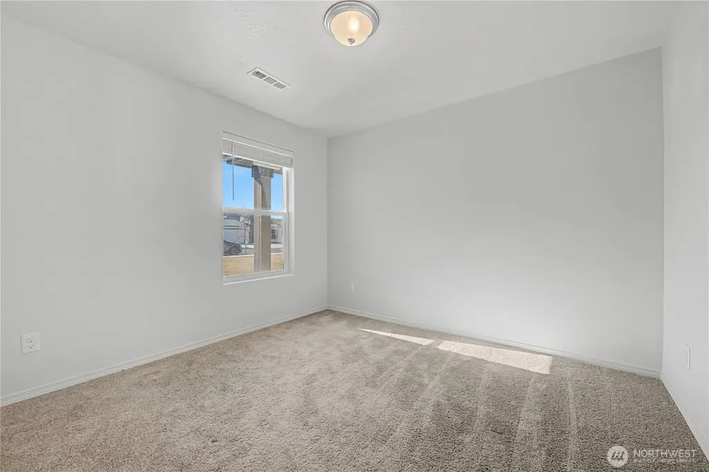 1118 W Sequoia Road Moses Lake WA 98837
