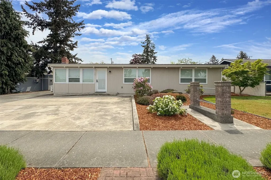 405 W Bell Street Sequim WA 98382