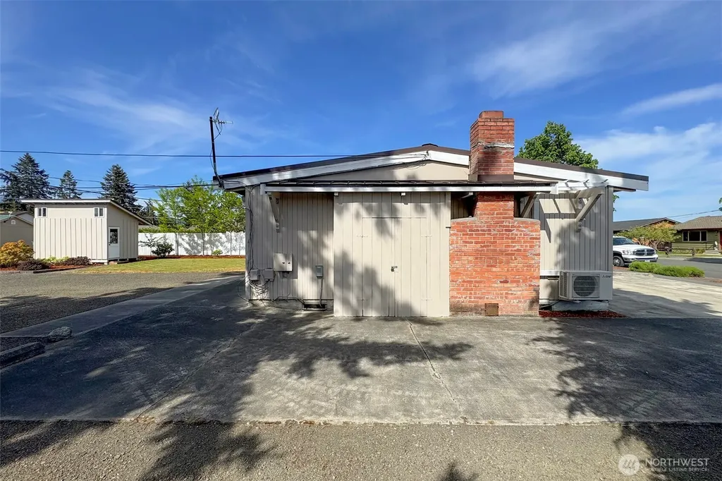 405 W Bell Street Sequim WA 98382
