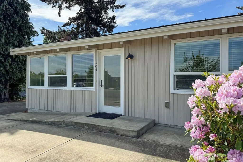 405 W Bell Street Sequim WA 98382
