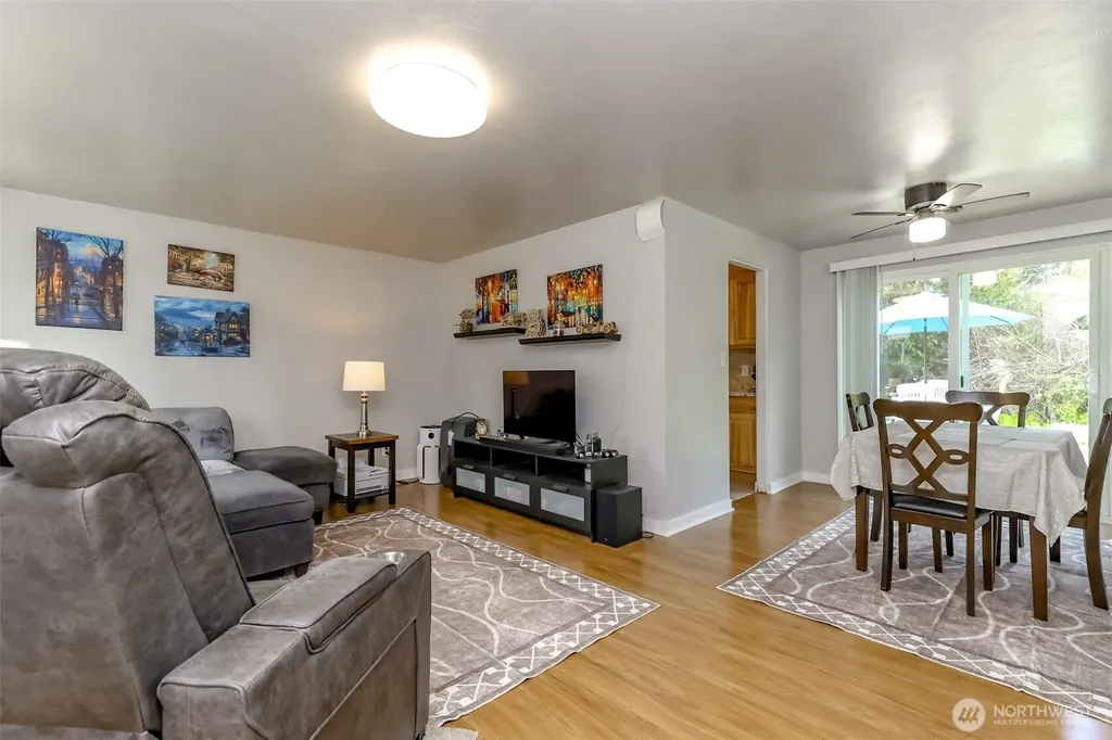 30411 12th Place SW Federal Way WA 98023