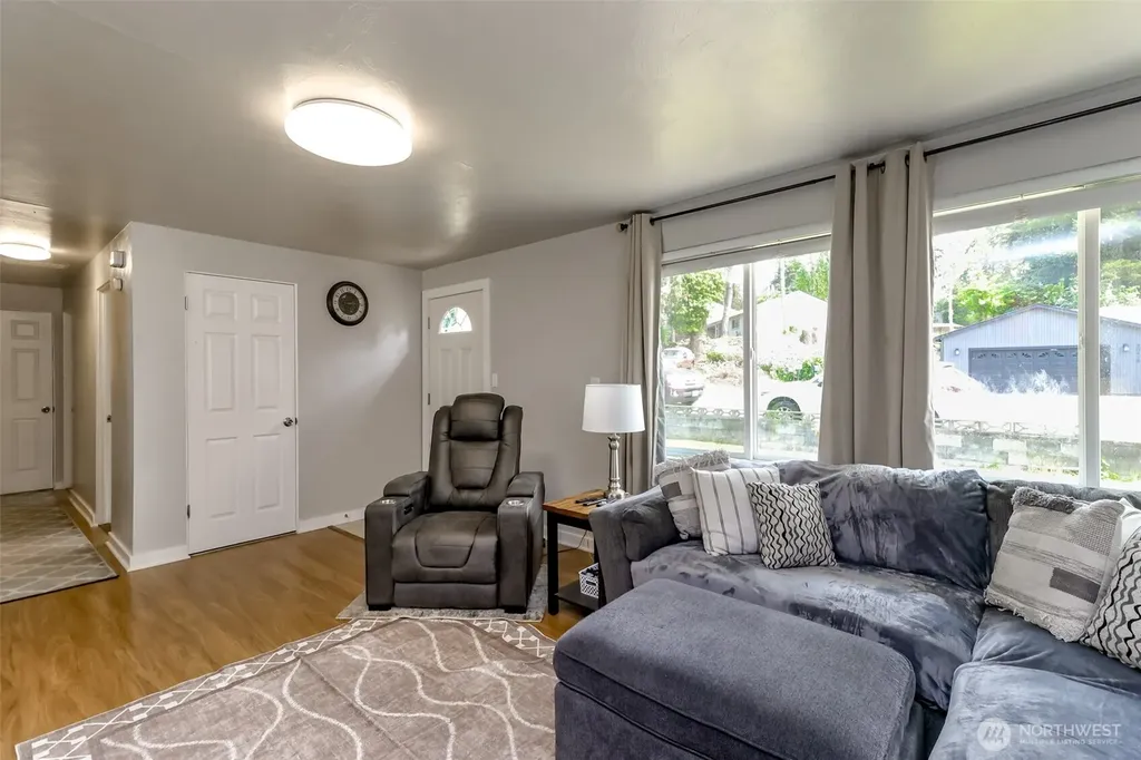 30411 12th Place SW Federal Way WA 98023