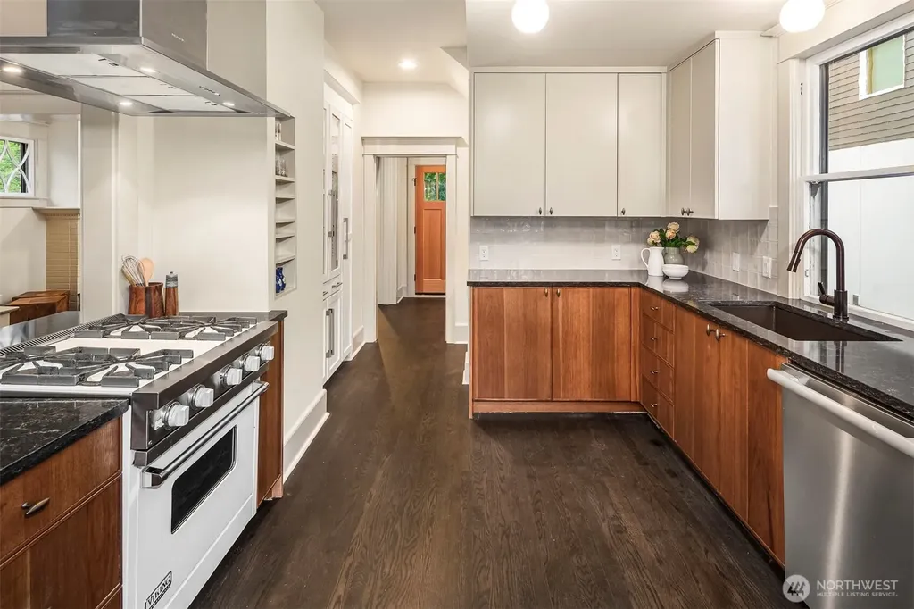 602 18th Avenue E Seattle WA 98112