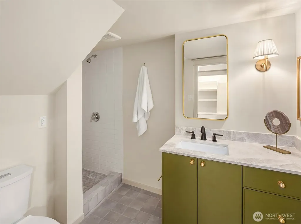 602 18th Avenue E Seattle WA 98112