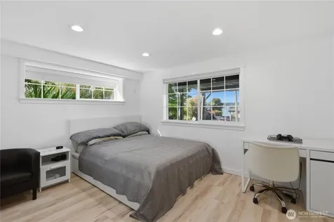 12704 Holmes Point Drive NE Kirkland WA 98034