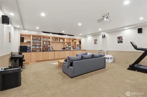 12704 Holmes Point Drive NE Kirkland WA 98034