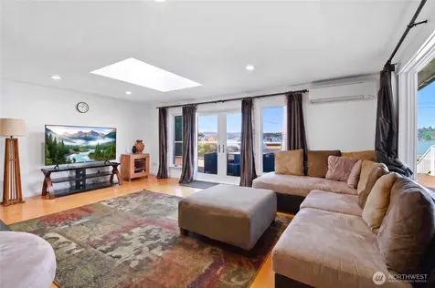 12704 Holmes Point Drive NE Kirkland WA 98034