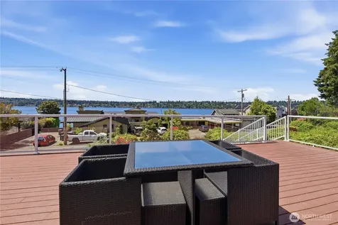 12704 Holmes Point Drive NE Kirkland WA 98034