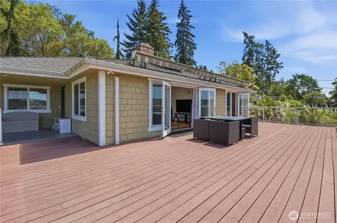 12704 Holmes Point Drive NE Kirkland WA 98034