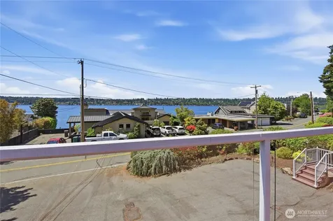 12704 Holmes Point Drive NE Kirkland WA 98034