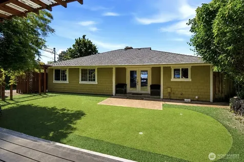 12704 Holmes Point Drive NE Kirkland WA 98034