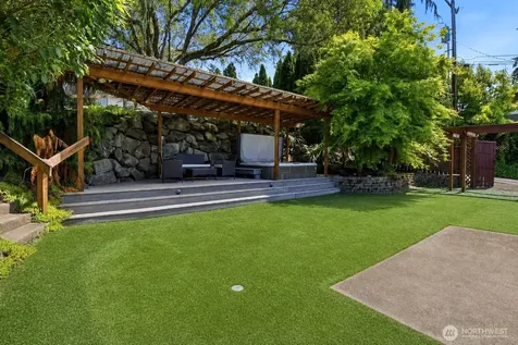 12704 Holmes Point Drive NE Kirkland WA 98034