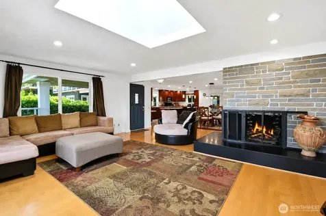 12704 Holmes Point Drive NE Kirkland WA 98034