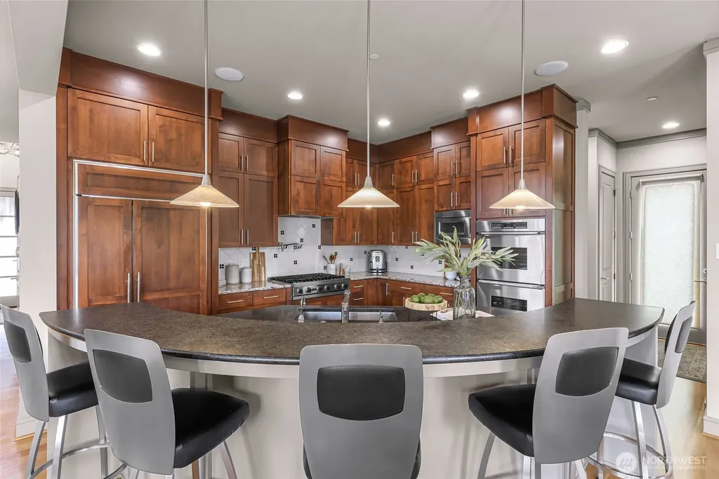 8451 SE 44th Street Mercer Island WA 98040