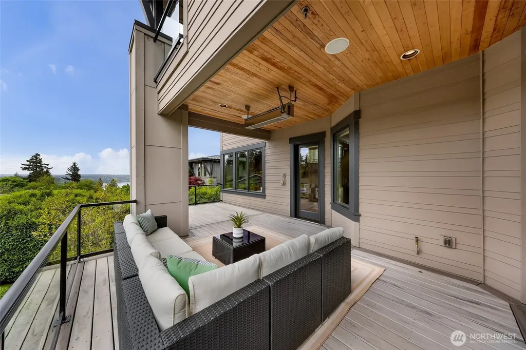 8451 SE 44th Street Mercer Island WA 98040