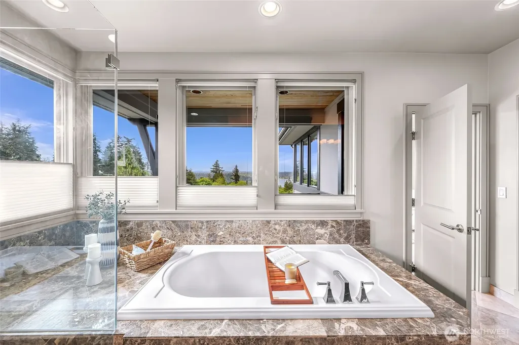 8451 SE 44th Street Mercer Island WA 98040
