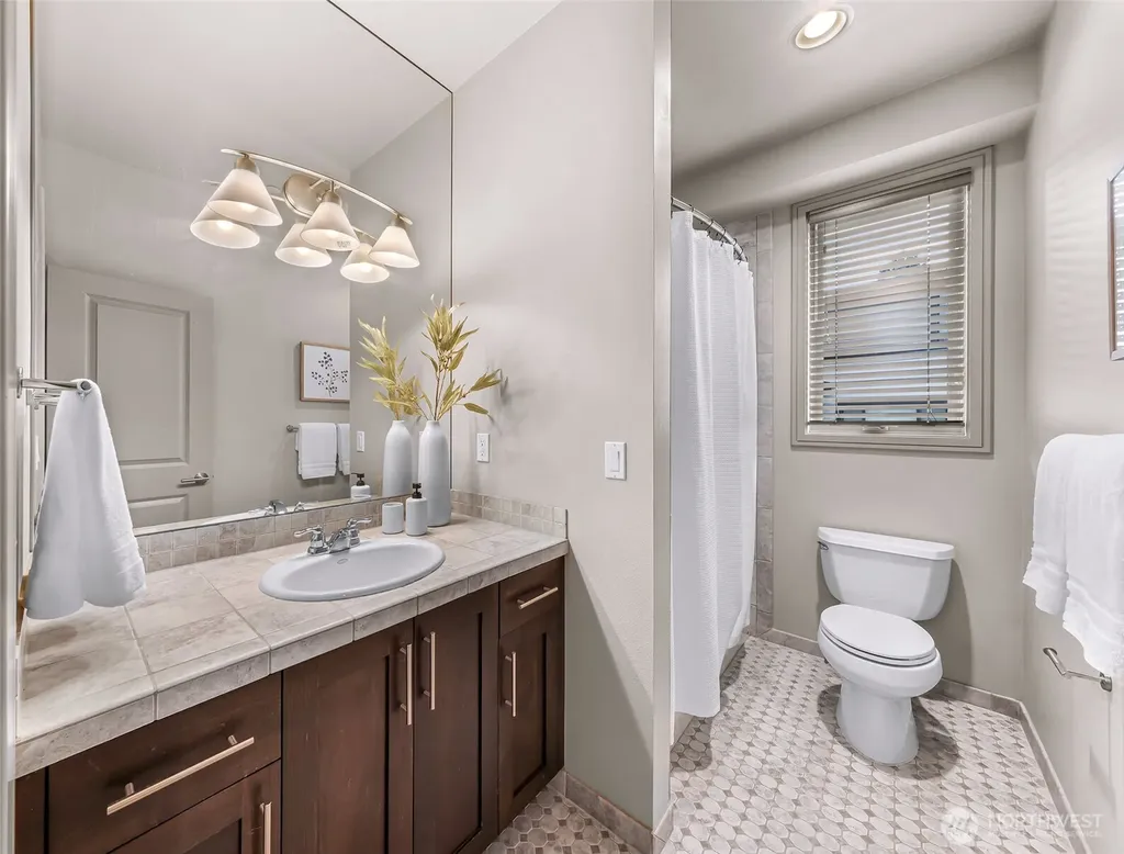 8451 SE 44th Street Mercer Island WA 98040