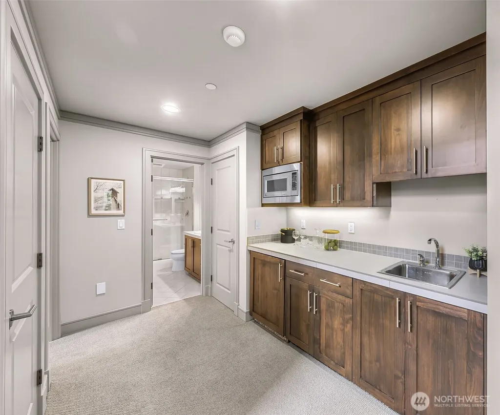 8451 SE 44th Street Mercer Island WA 98040