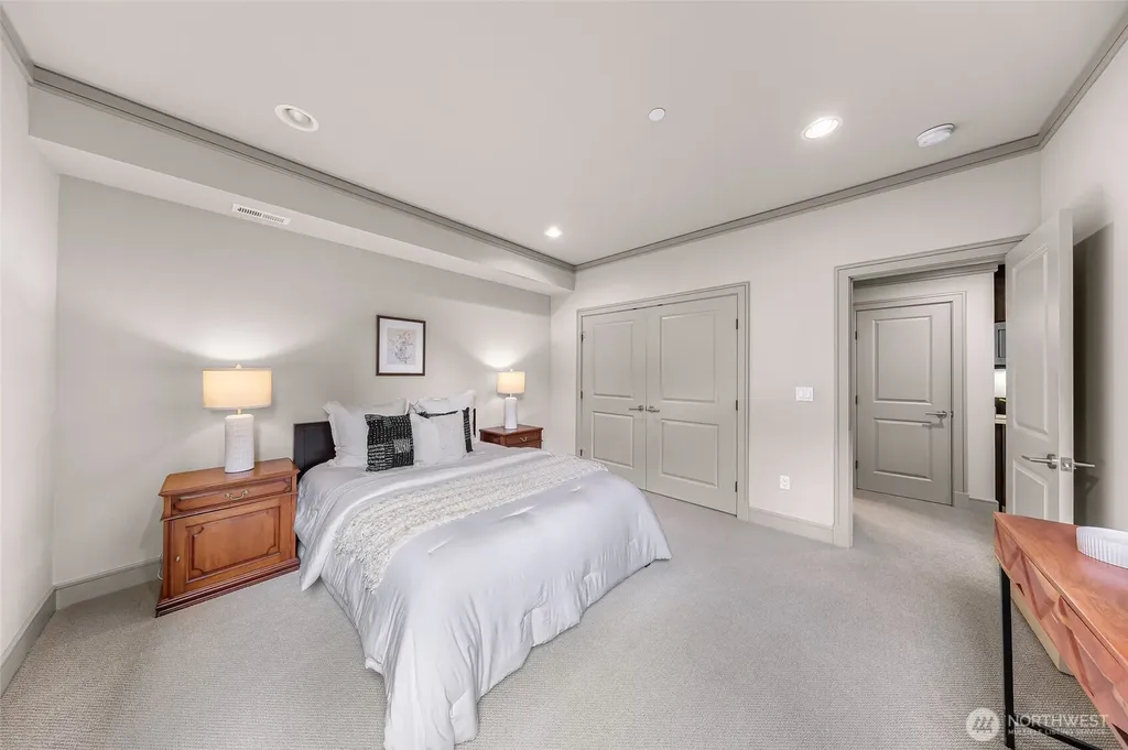 8451 SE 44th Street Mercer Island WA 98040