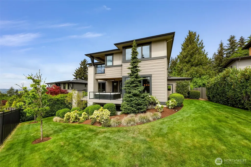 8451 SE 44th Street Mercer Island WA 98040