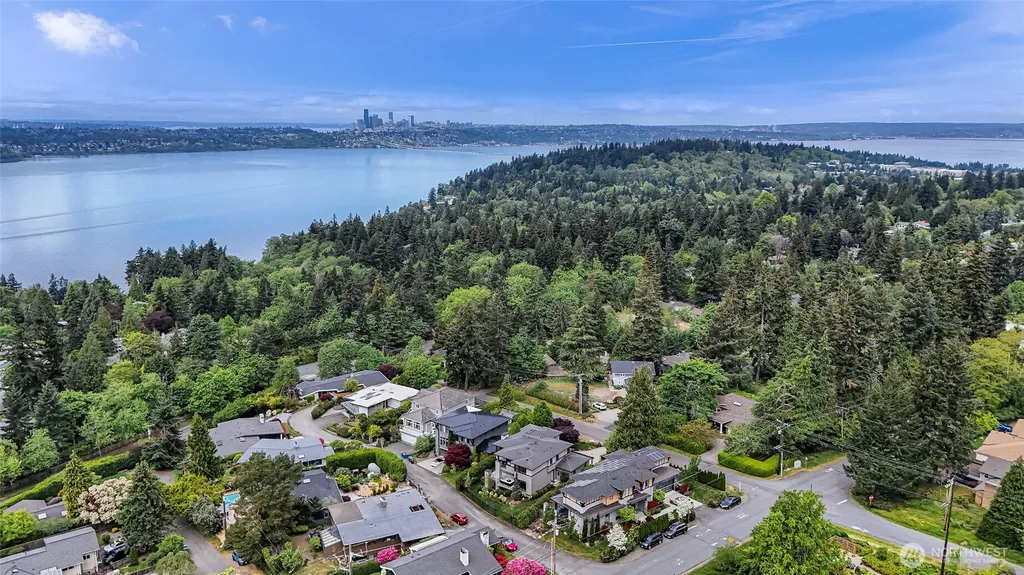 8451 SE 44th Street Mercer Island WA 98040