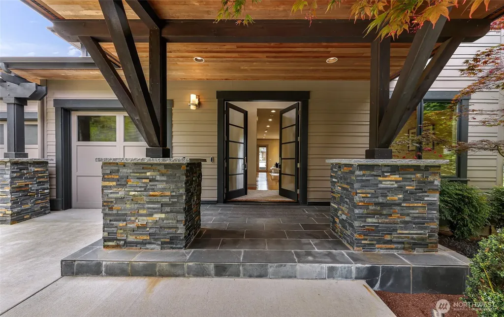 8451 SE 44th Street Mercer Island WA 98040