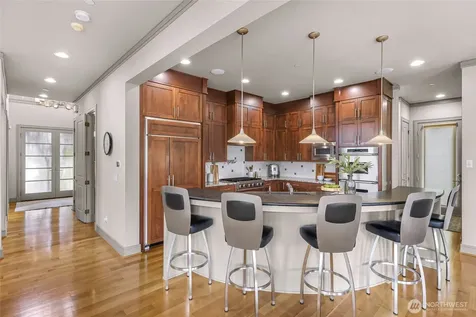 8451 SE 44th Street Mercer Island WA 98040