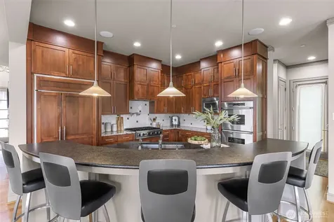 8451 SE 44th Street Mercer Island WA 98040