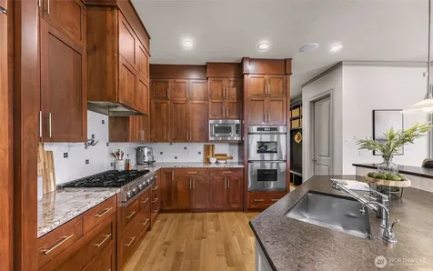 8451 SE 44th Street Mercer Island WA 98040