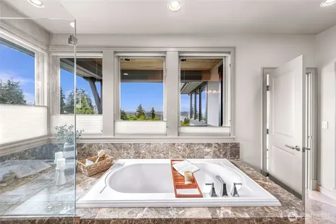 8451 SE 44th Street Mercer Island WA 98040