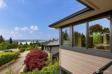 8451 SE 44th Street Mercer Island WA 98040