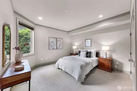 8451 SE 44th Street Mercer Island WA 98040