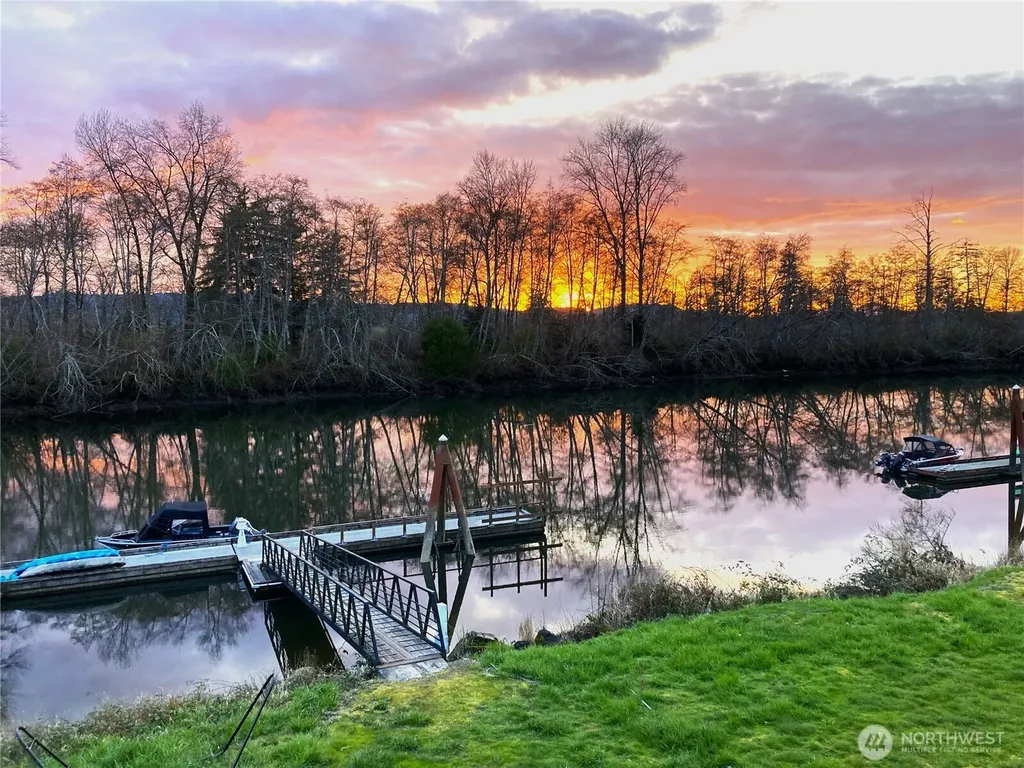 50 Marina Drive Cathlamet WA 98612
