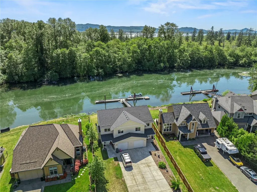 50 Marina Drive Cathlamet WA 98612