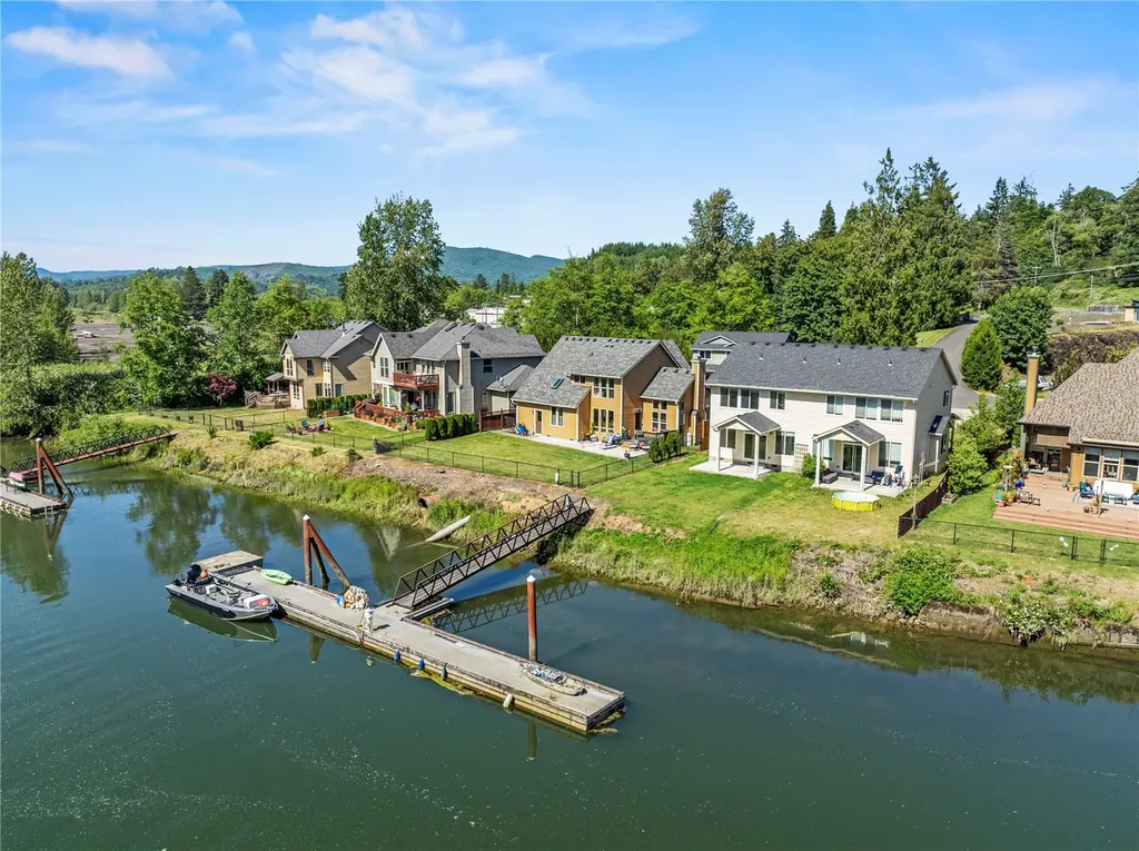 50 Marina Drive Cathlamet WA 98612
