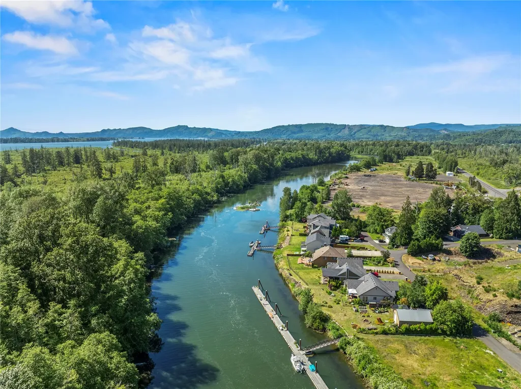 50 Marina Drive Cathlamet WA 98612