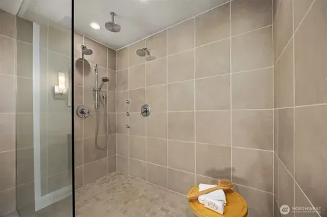 8902 NE 117th Place Kirkland WA 98034