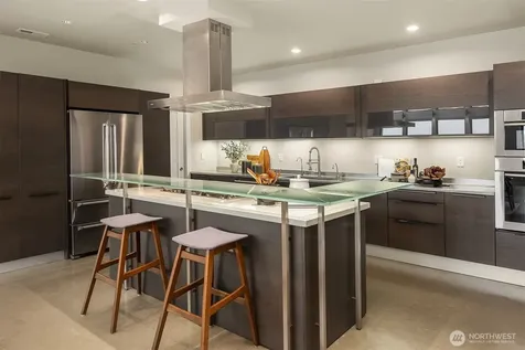 8902 NE 117th Place Kirkland WA 98034