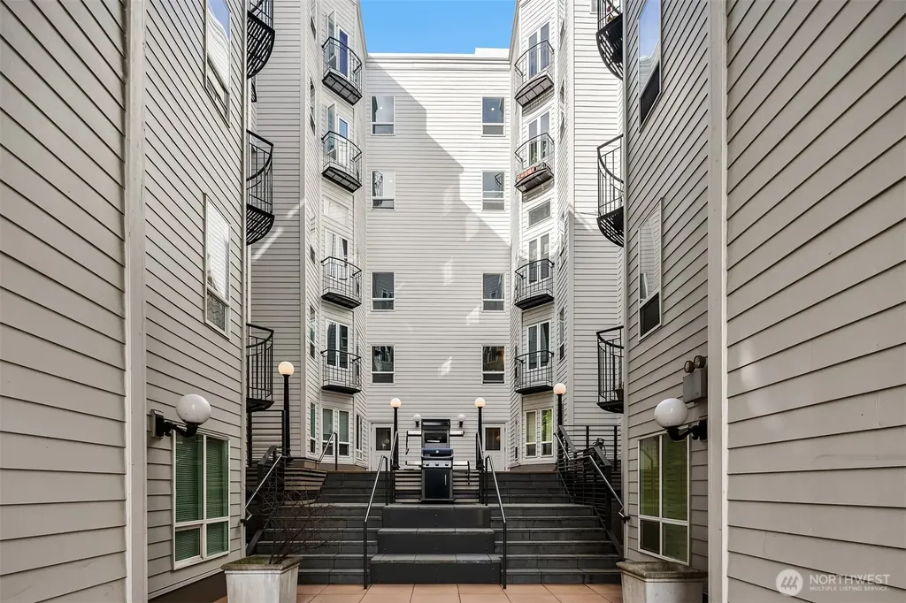 3028 Western Avenue Seattle WA 98121