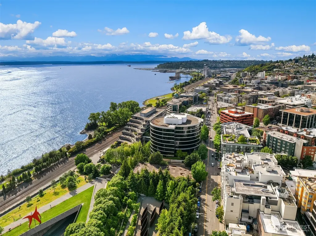 3028 Western Avenue Seattle WA 98121