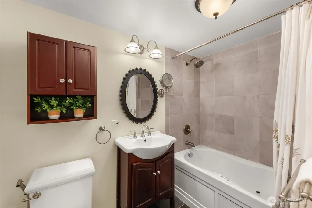 3028 Western Avenue Seattle WA 98121