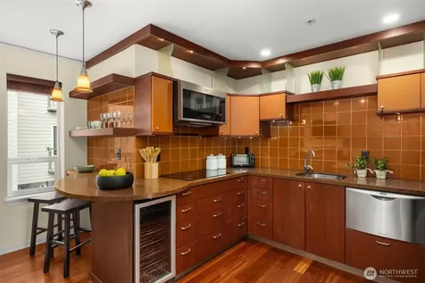 3028 Western Avenue Seattle WA 98121