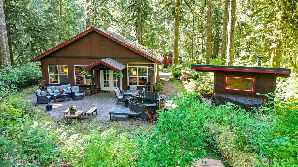 10707 Thompson Creek Road Deming WA 98244