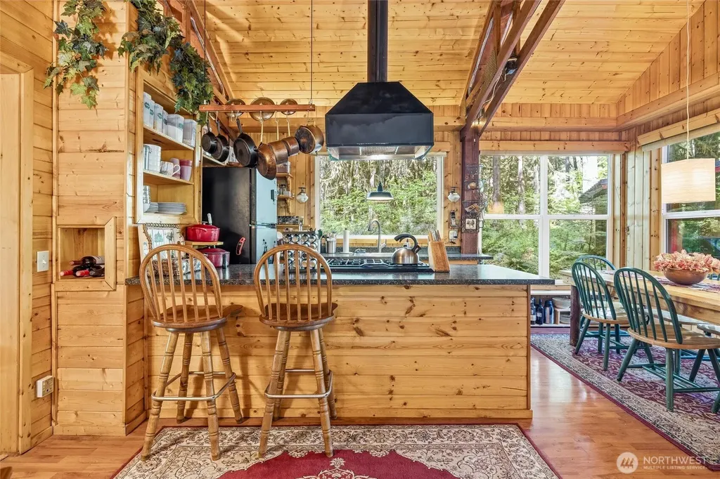 10707 Thompson Creek Road Deming WA 98244