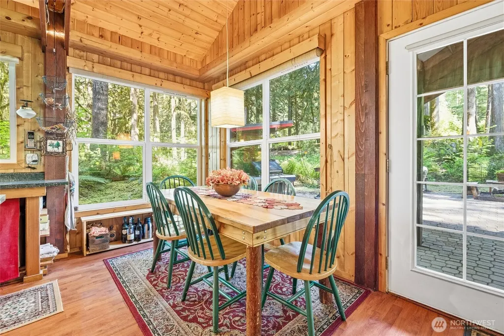 10707 Thompson Creek Road Deming WA 98244