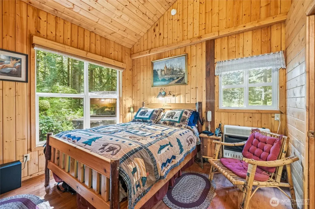10707 Thompson Creek Road Deming WA 98244