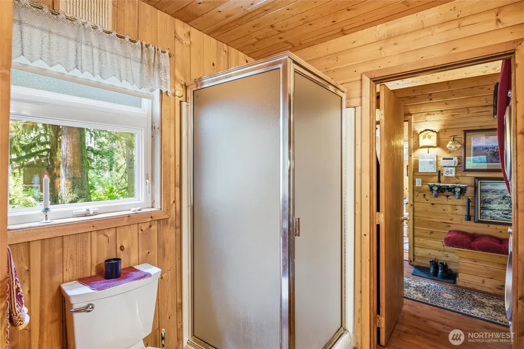 10707 Thompson Creek Road Deming WA 98244