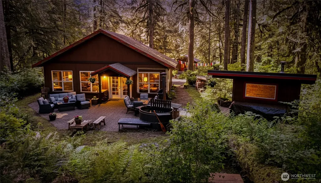 10707 Thompson Creek Road Deming WA 98244