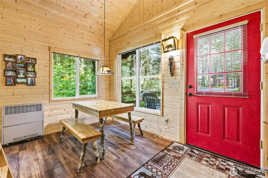10707 Thompson Creek Road Deming WA 98244